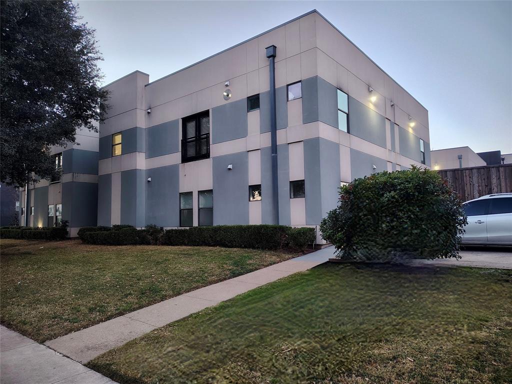 1910 Bennett Avenue Dallas, TX 75206 - Photo 4 of 9 a front view of a building with a yard