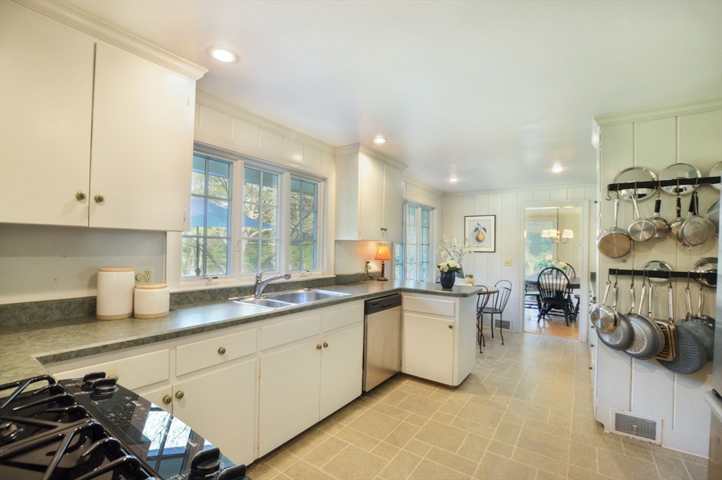 1656 Main Road Westport, MA 02790 - Photo 13 of 32 Gallery Image 13