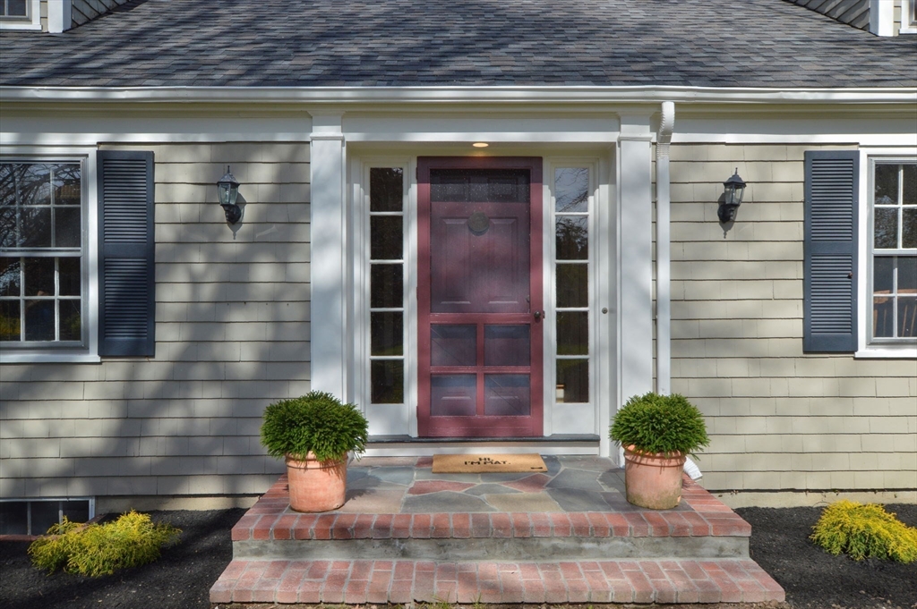 1656 Main Road Westport, MA 02790 - Photo 4 of 32 Gallery Image 4