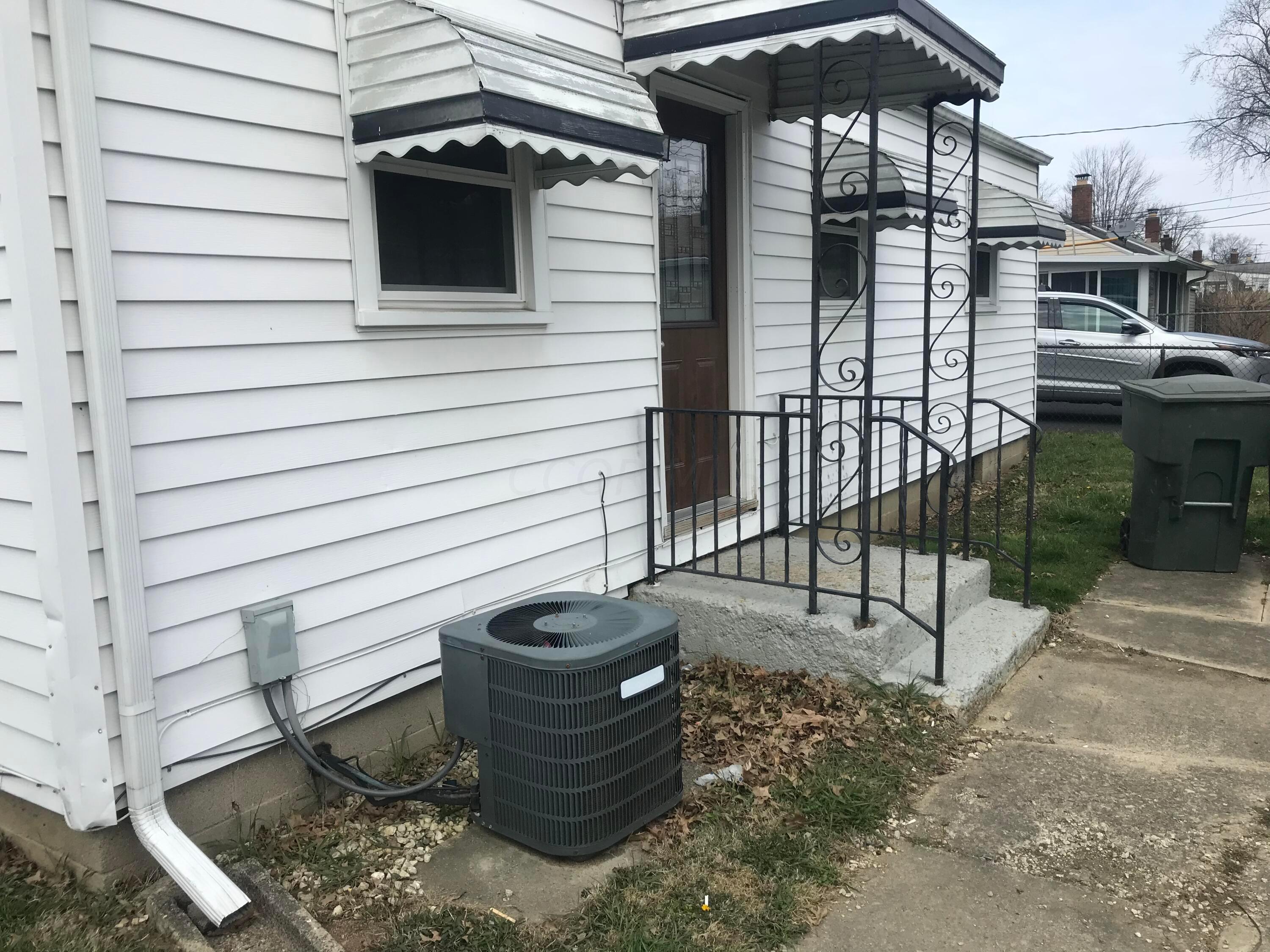 468 Derrer Road Columbus, OH 43204 - Photo 3 of 22 Photo Apr 11, 11 18 13 AM