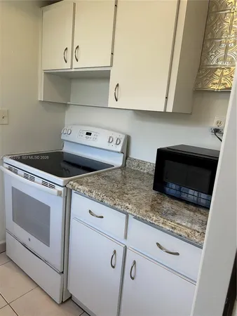$2,900 | Golden Pines, Miami, FL 33133