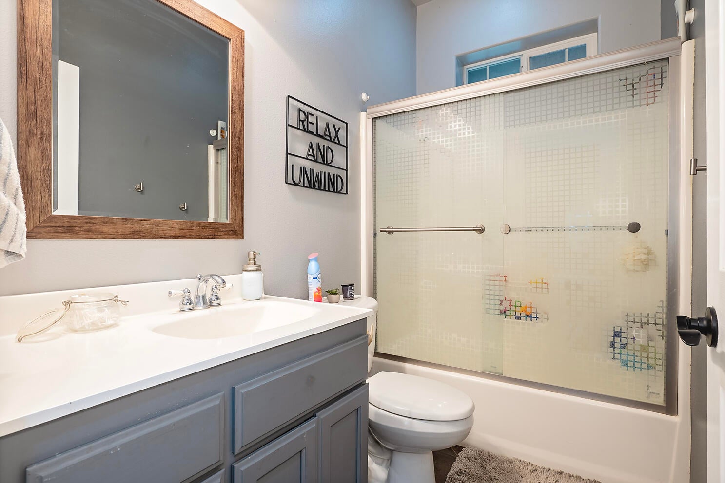 1429 Gibbon Road Central Point, OR 97502 - Photo 15 of 28 Guest bathroom