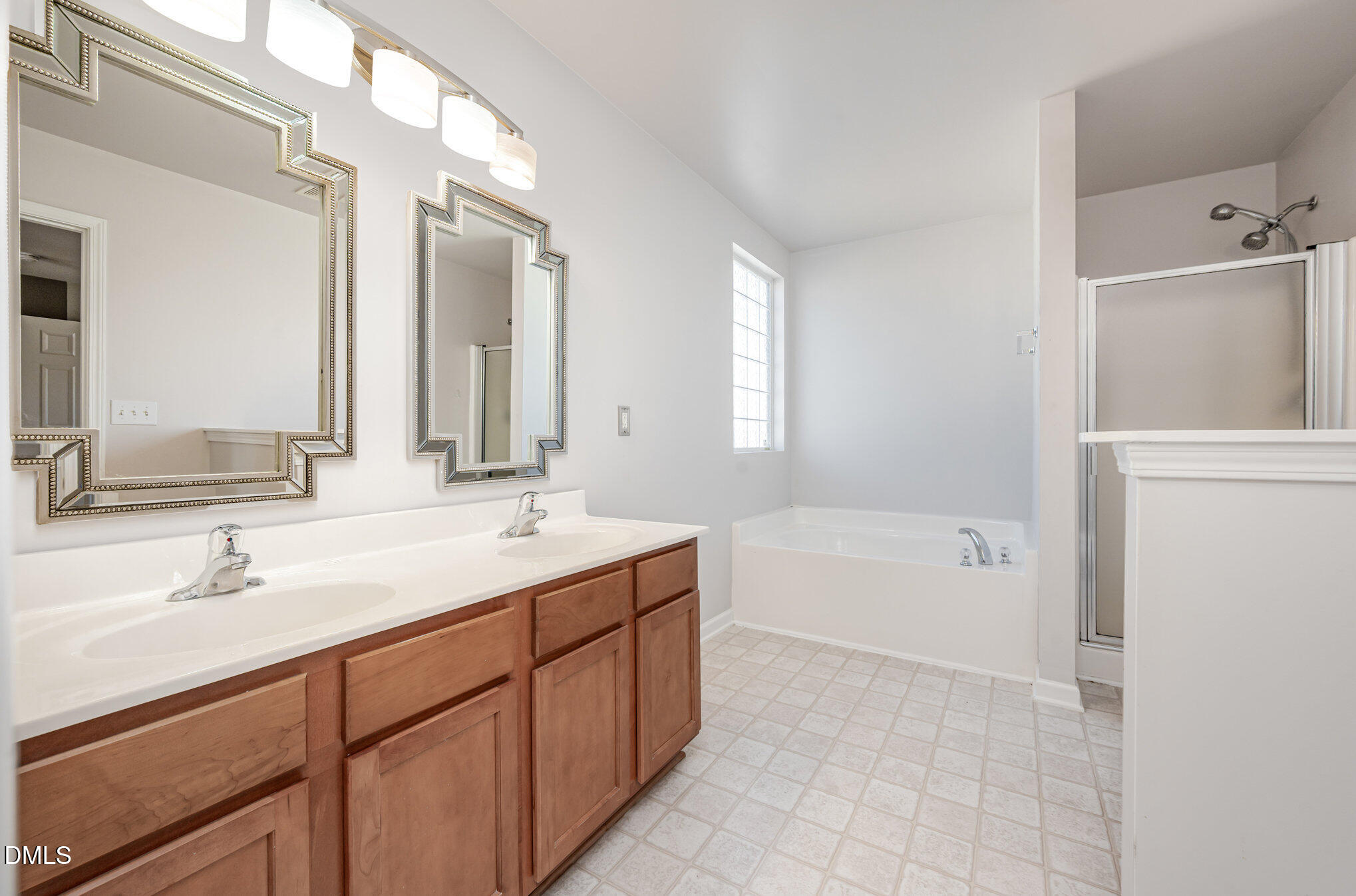 1508 Bancroft Court Graham, NC 27253 - Photo 15 of 33 a bathroom with a tub sink and mirror