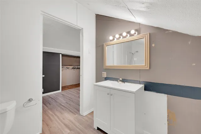 $850 | 310 North Rock Island Street, Unit 2, Angleton, TX 77515