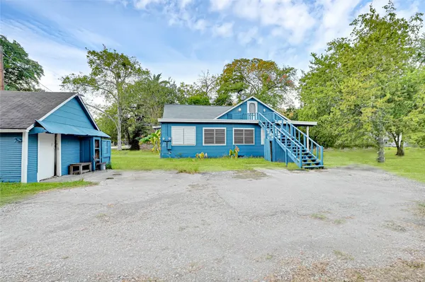 a house with swimming pool in front of it