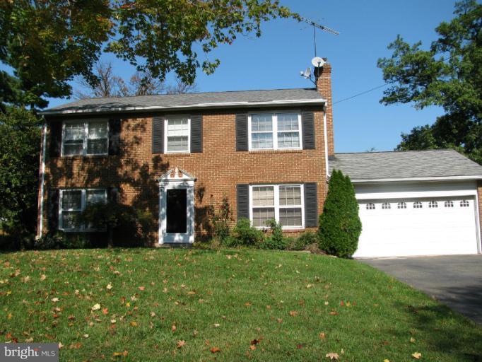6172 Howells Road Alexandria, VA 22310 - Photo 1 of 30 Exterior (Front)