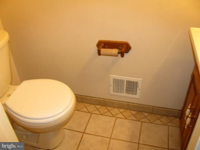 6172 Howells Road Alexandria, VA 22310 - Photo 13 of 30 Bath