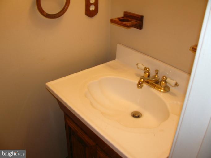 6172 Howells Road Alexandria, VA 22310 - Photo 17 of 30 Bath