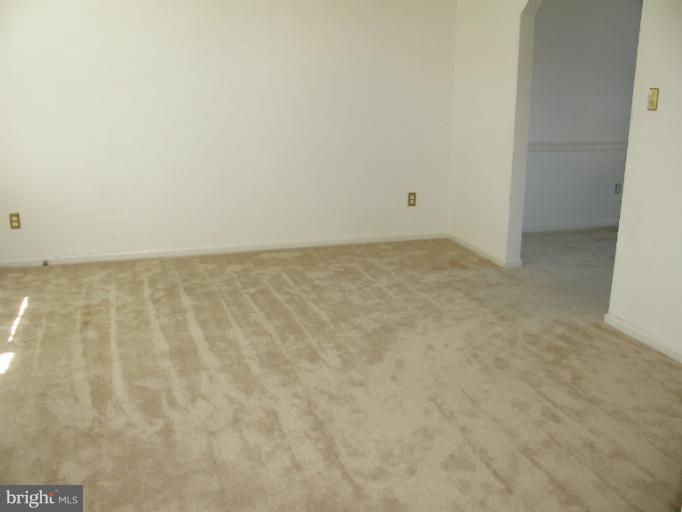 6172 Howells Road Alexandria, VA 22310 - Photo 19 of 30 Living Room
