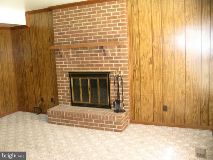 6172 Howells Road Alexandria, VA 22310 - Photo 3 of 30 Family Room