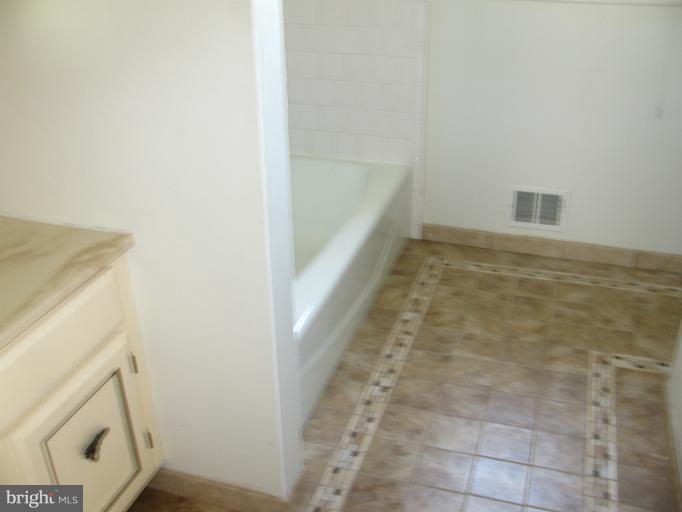 6172 Howells Road Alexandria, VA 22310 - Photo 30 of 30 Bath (Master)