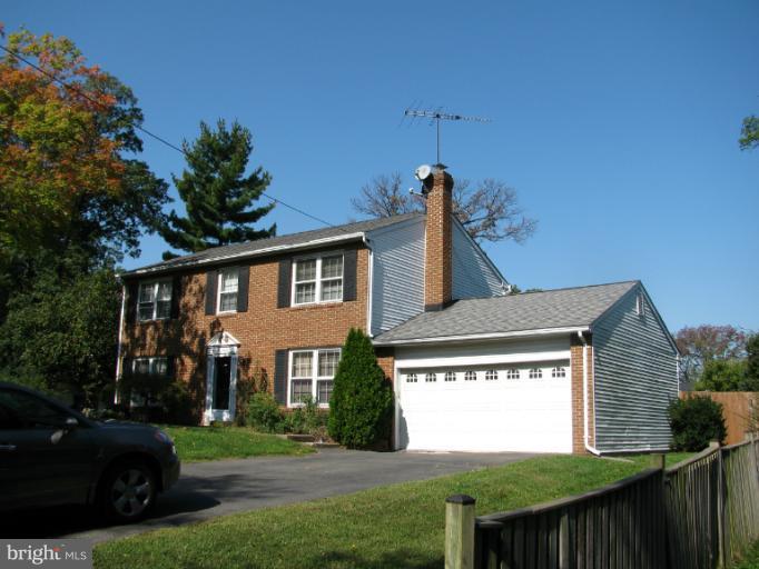 6172 Howells Road Alexandria, VA 22310 - Photo 10 of 30 Exterior (Front)