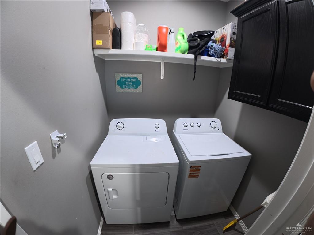 321 Gladiola Drive Edcouch, TX 78538 - Photo 6 of 29 a utility room with dryer and washer