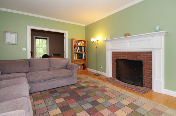 36 Village Road Sudbury, MA 01776 - Photo 4 of 26