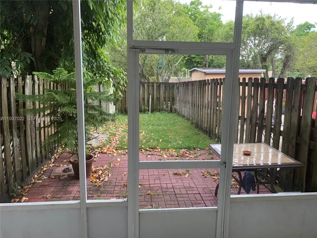 $1,900 | 14148 Southwest 93rd Lane, Unit 14148, Miami, FL 33186