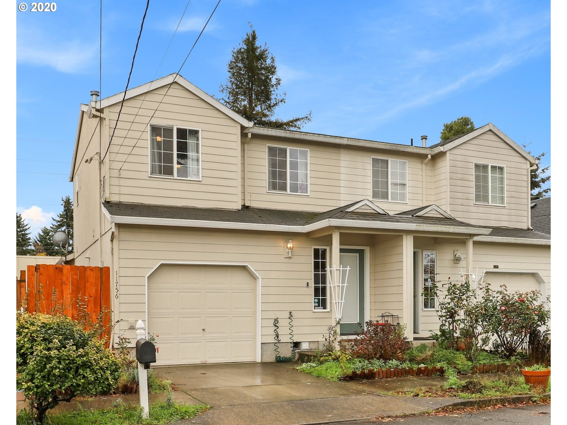 11756 Southeast Oak Street Portland, OR 97216 - Photo 2 of 30