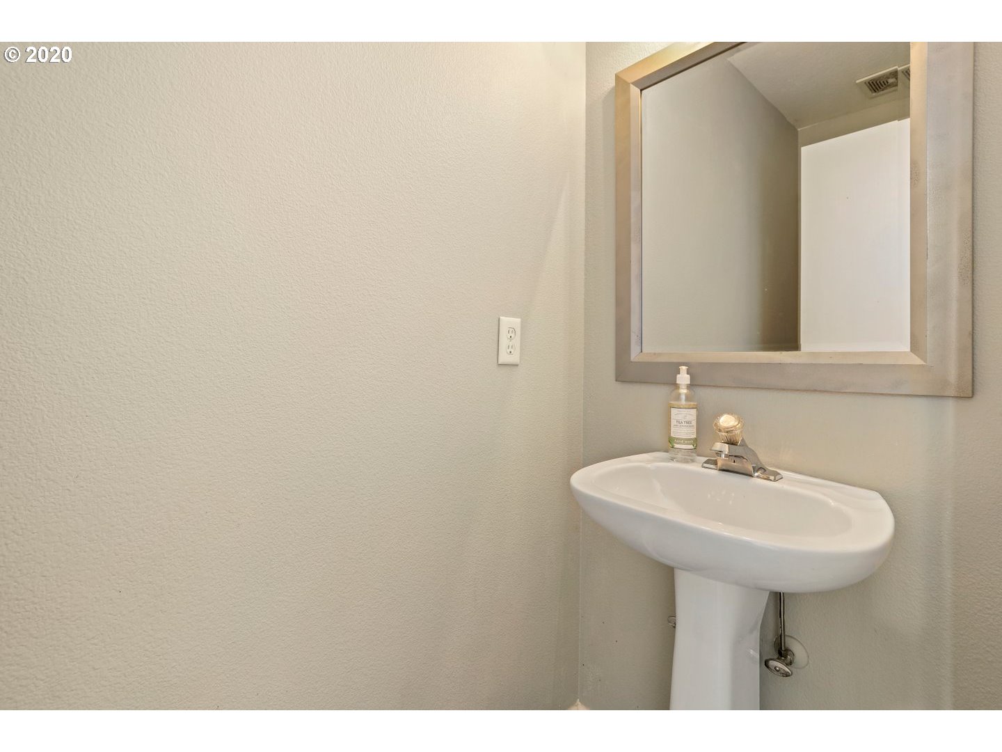 11756 Southeast Oak Street Portland, OR 97216 - Photo 15 of 30
