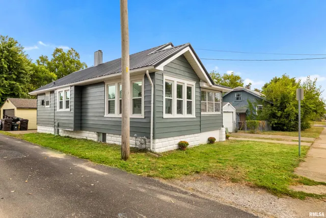 $95,000 | 2606 North Wisconsin Avenue, Peoria, IL 61603