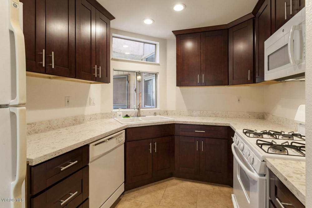 1754 Sinaloa Road, Unit 175 Simi Valley, CA 93065 - Photo 3 of 19 SinaloaVilla_Low-6