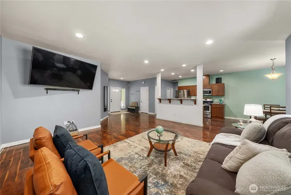 $699,950 | 7805 300th St Court South, Roy, WA 98580