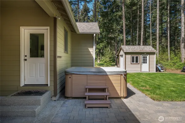 $699,950 | 7805 300th St Court South, Roy, WA 98580