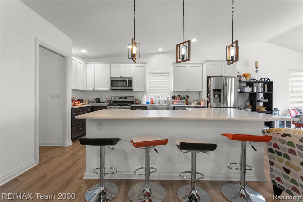 3463 High View Road Highland, MI 48356 - Photo 5 of 35