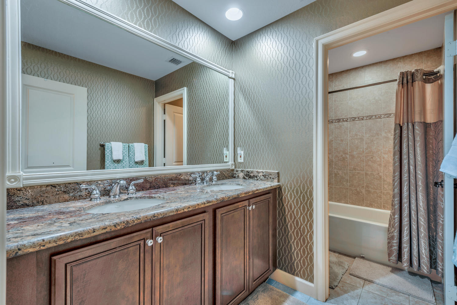 108 White Wing Lane Jupiter, FL 33458 - Photo 17 of 41 GUEST BATH