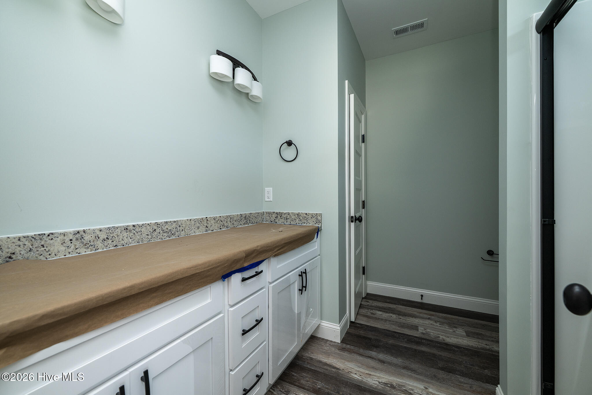 682 Crump Farm Road New Bern, NC 28562 - Photo 19 of 35 Primary En Suite Bathroom