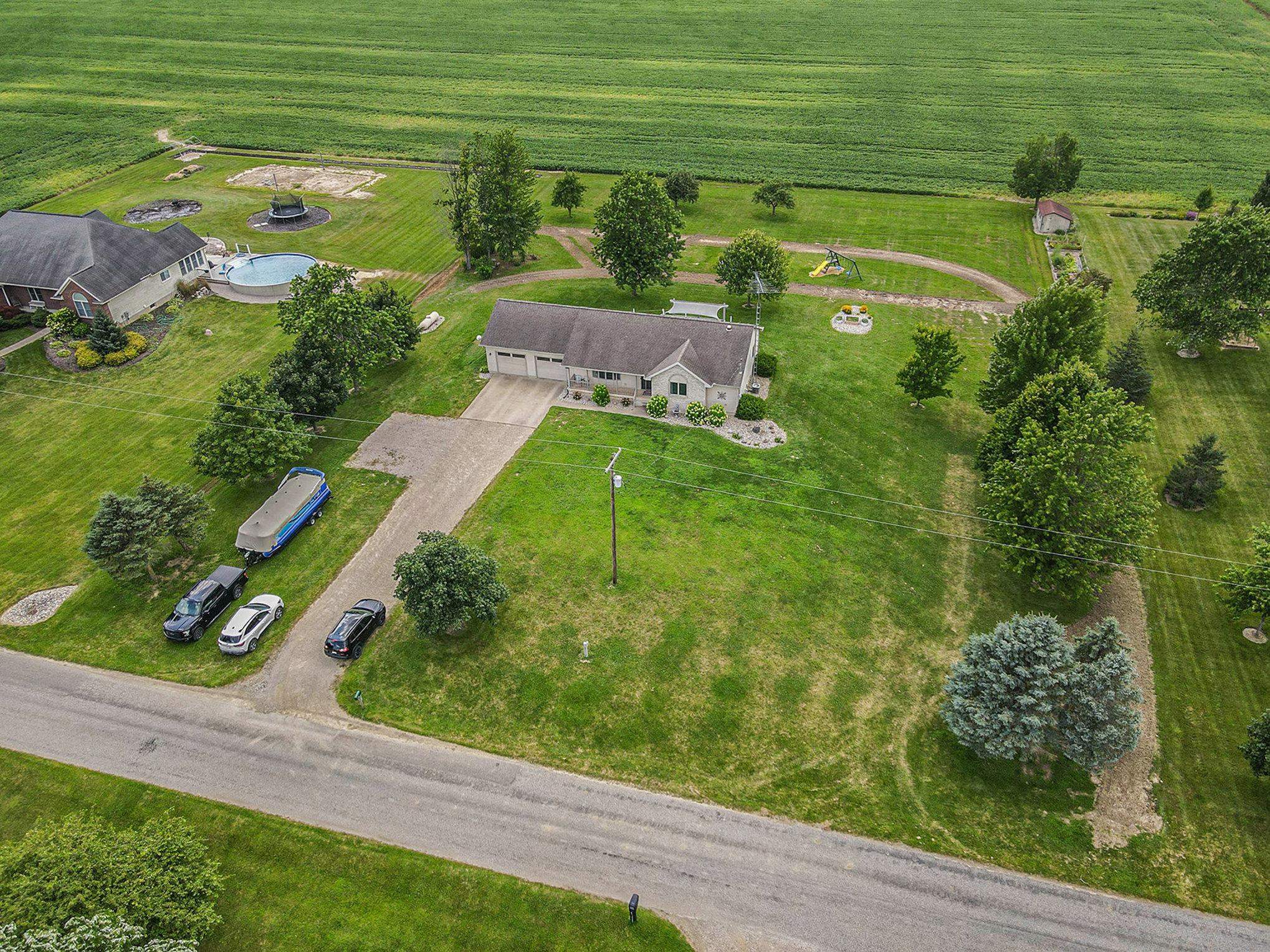17260 E Road New Lothrop, MI 48460 - Photo 2 of 28