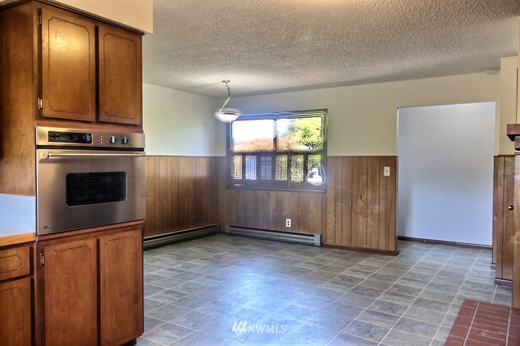 3241 Maple Street Longview, WA 98632 - Photo 4 of 20 Gallery Image 4
