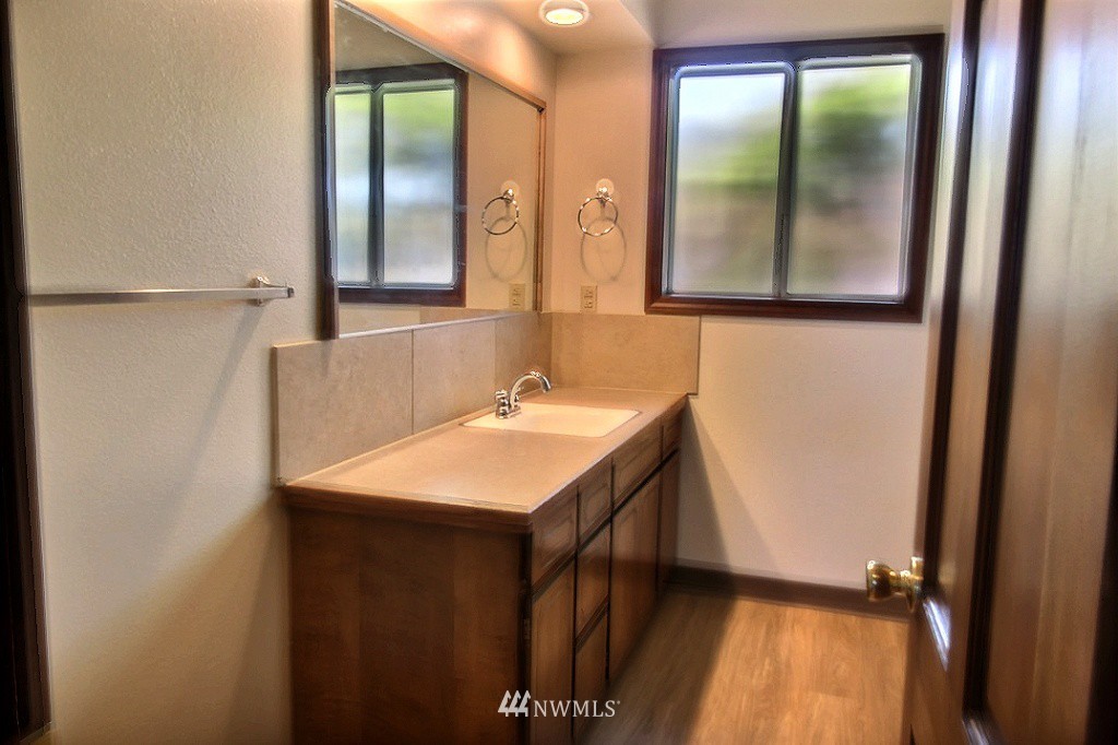 3241 Maple Street Longview, WA 98632 - Photo 9 of 20 Gallery Image 9