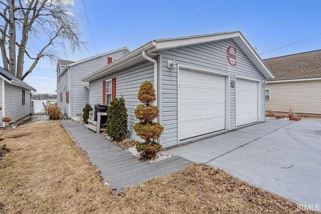 $649,000 | 2122 Wolfs Point Drive, Rochester, IN 46975