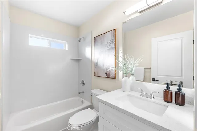 a view of a livingroom with furniture and a livingroom