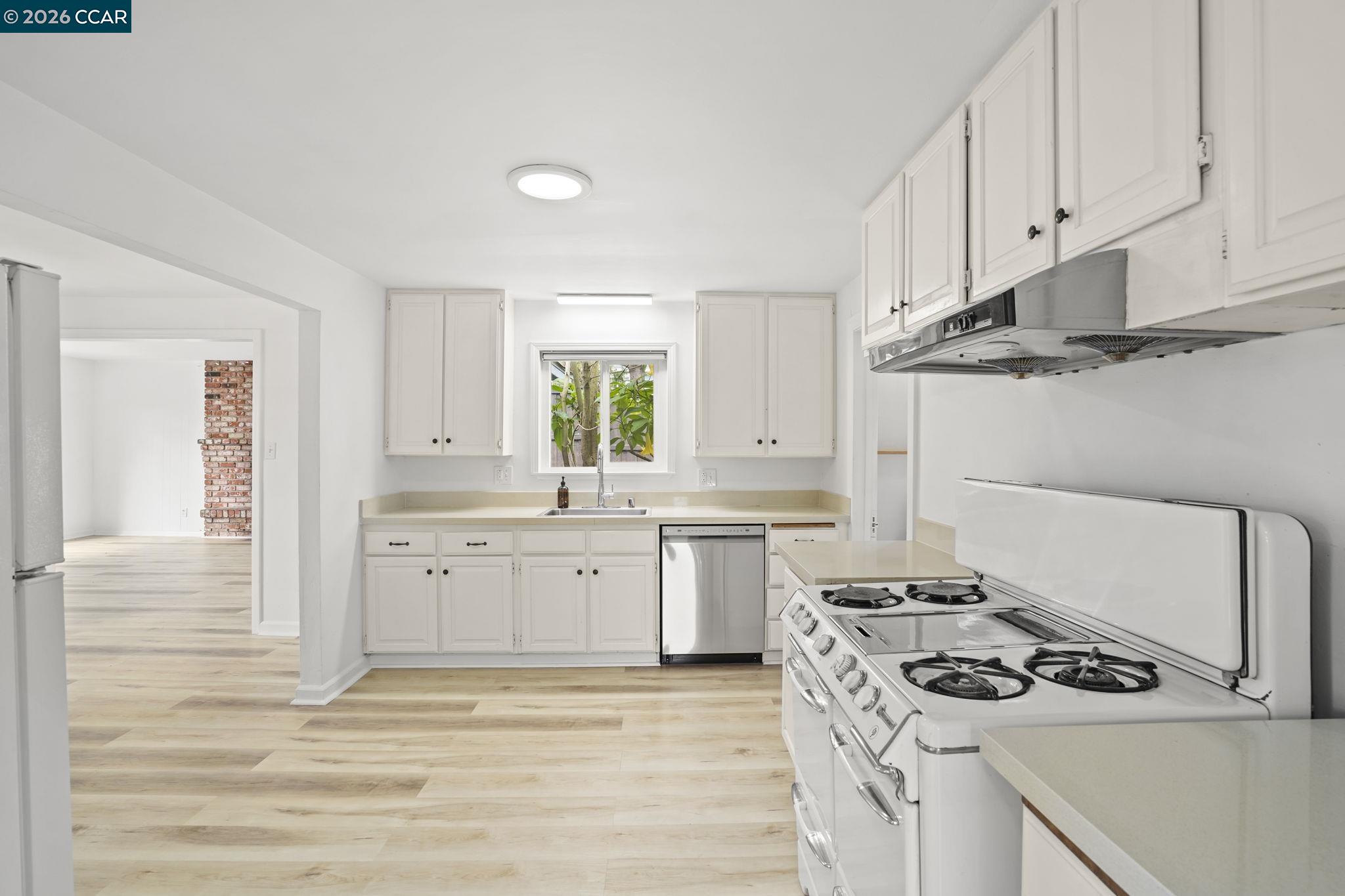 742 La Paloma Road El Sobrante, CA 94803 - Photo 4 of 24