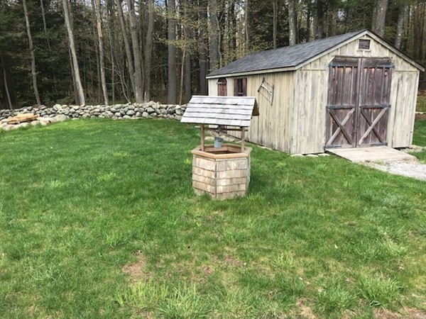 487 Sheldon Road Fitchburg, MA 01420 - Photo 4 of 27 a front view of a house with garden