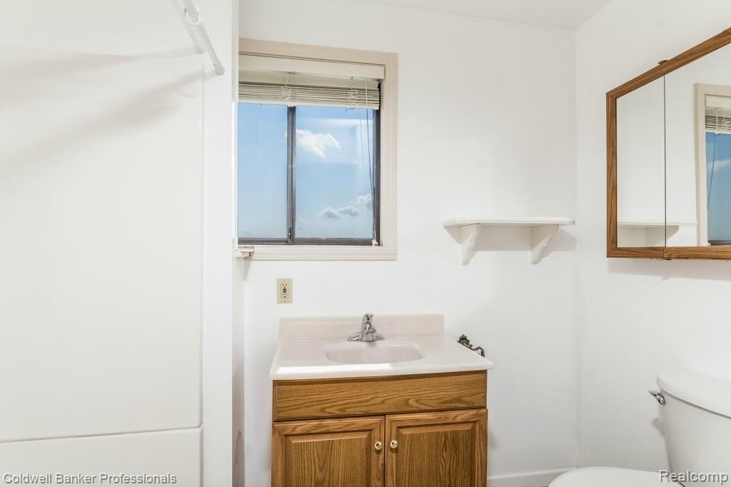 11730 Fisher Road Yale, MI 48097 - Photo 23 of 52 024-Master_Bathroom-1987612-large.jpg