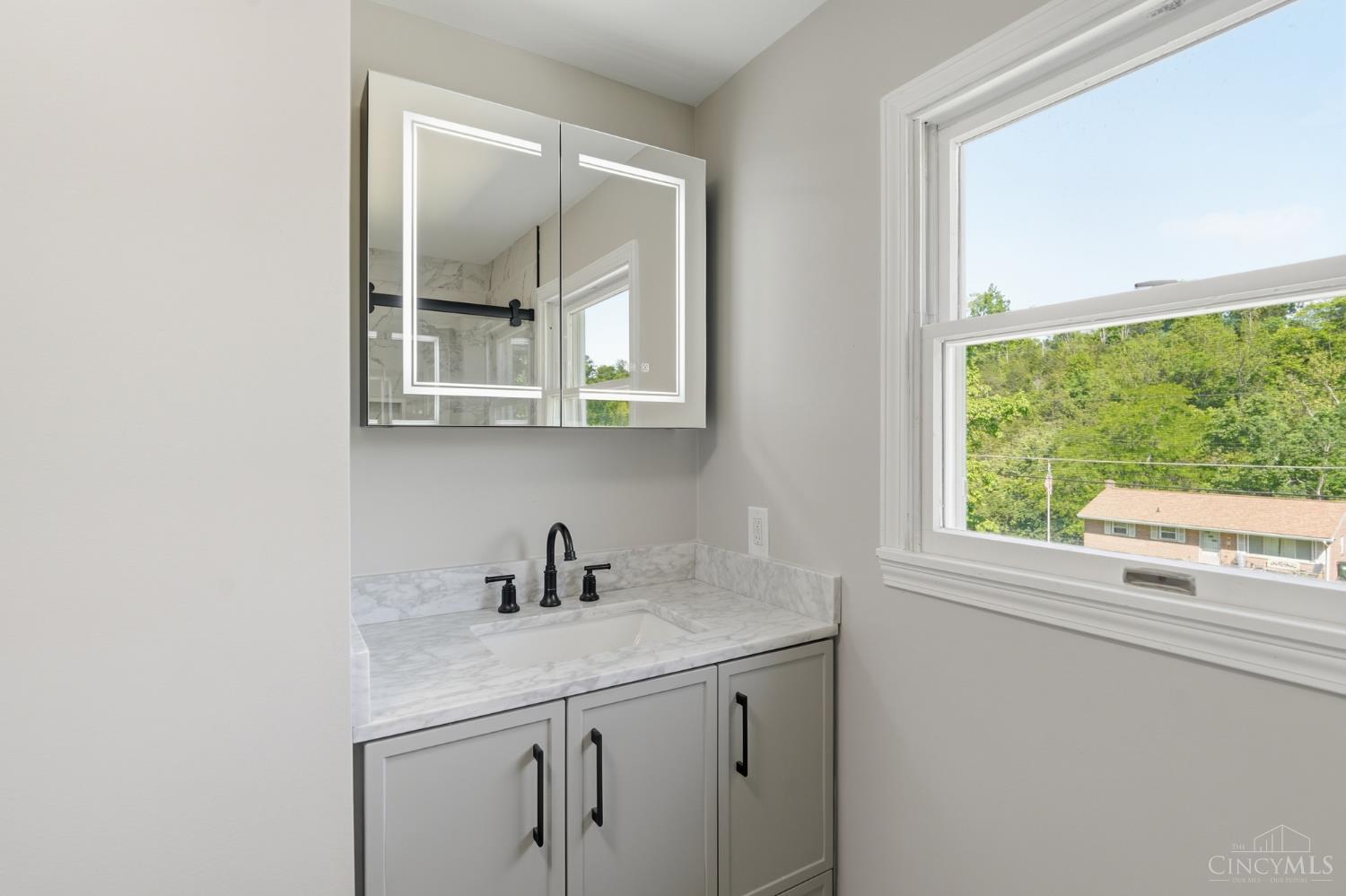 7098 Sheed Road Cincinnati, OH 45247 - Photo 20 of 28