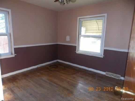 21631 Waltham Road Warren, MI 48089 - Photo 4 of 9 zz-mfsopt-DSCN1359 (640x480).jpg
