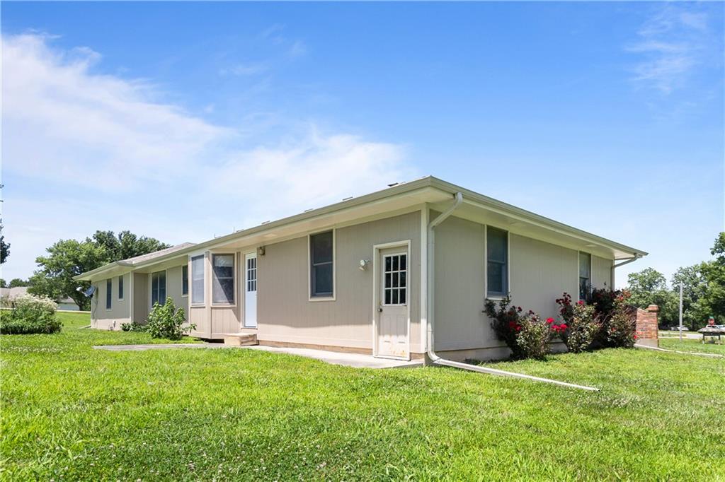 8 Northwest 515th Road Warrensburg, MO 64093 - Photo 4 of 54