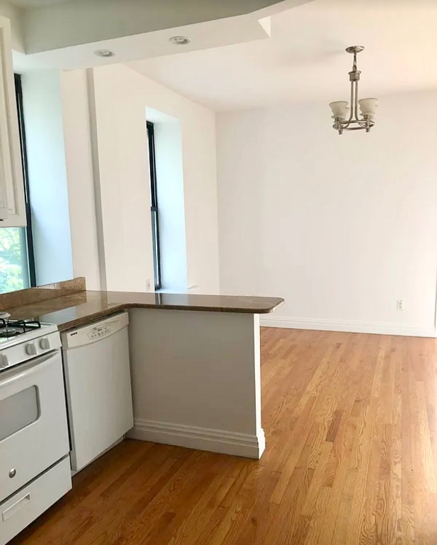 401 East 90th Street, Unit 3D Manhattan, NY 10128 - Photo 1 of 5 Photo 1