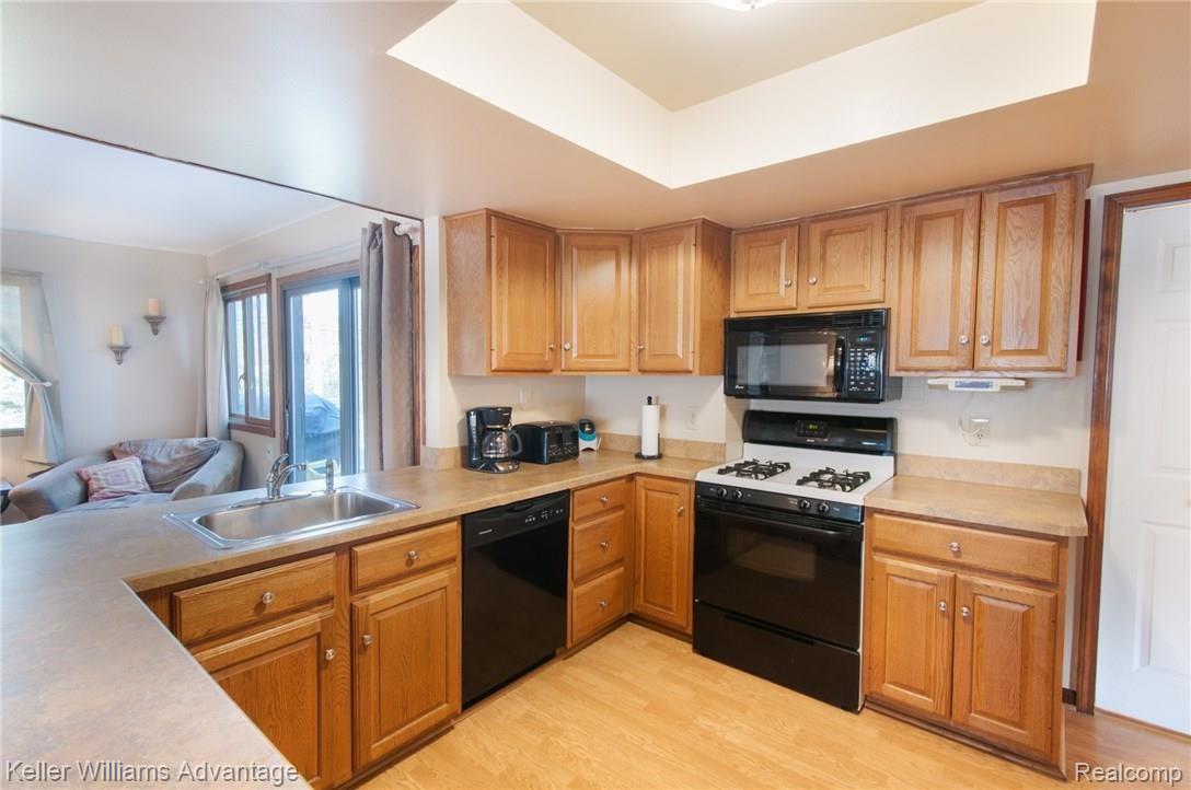 14466 Riverside Drive Livonia, MI 48154 - Photo 3 of 44 5-Riverside_14466_Kitchen_02.jpg