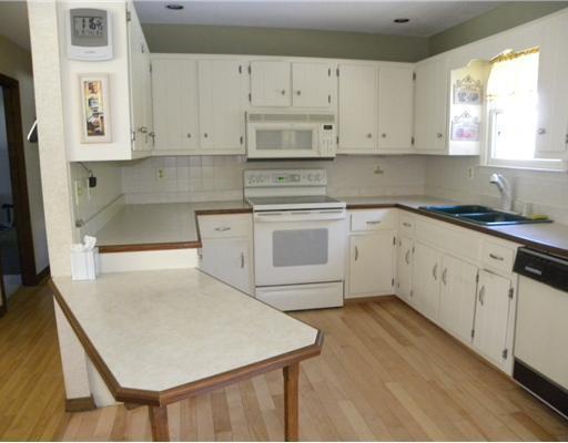 294 Hotel Road Auburn, ME 04210 - Photo 11 of 16 Kitchen.