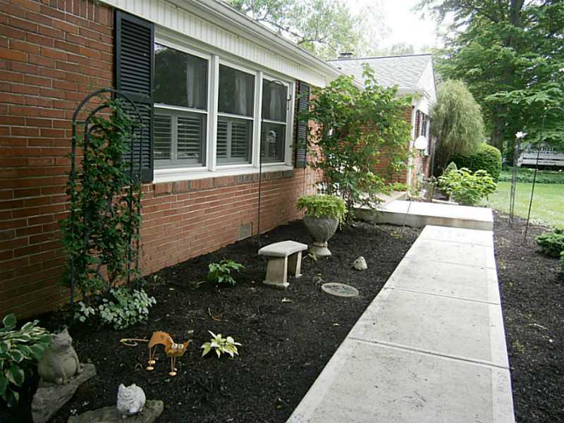 6245 Breamore Road Indianapolis, IN 46220 - Photo 2 of 22 Gallery Image 2