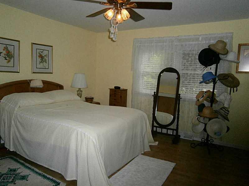 6245 Breamore Road Indianapolis, IN 46220 - Photo 18 of 22 Gallery Image 18