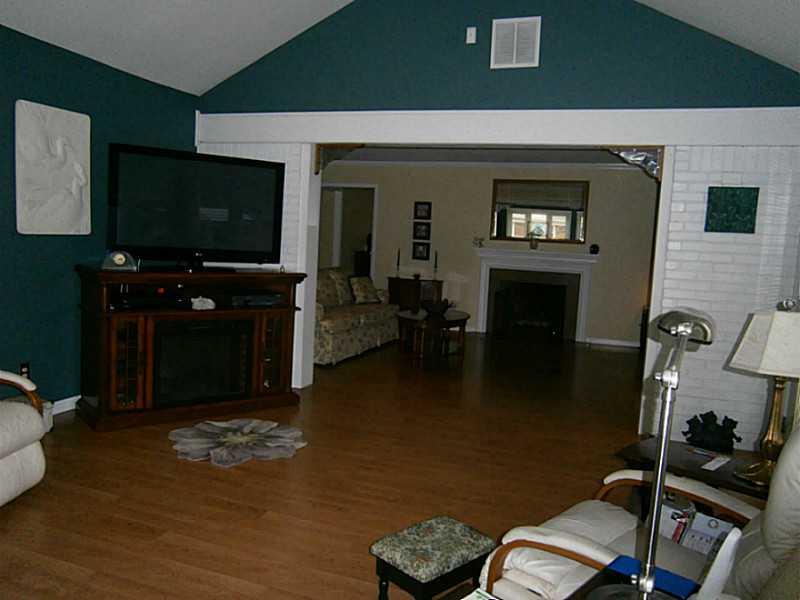 6245 Breamore Road Indianapolis, IN 46220 - Photo 5 of 22 Gallery Image 5
