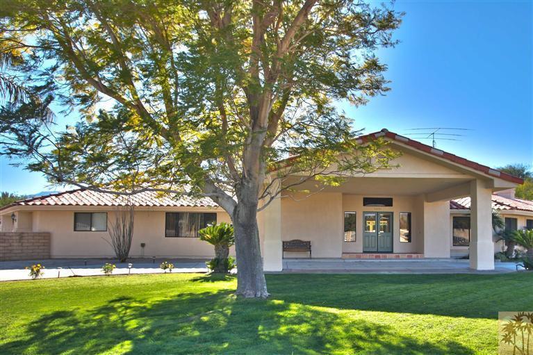 78491 Avenue 41 Bermuda Dunes, CA 92203 - Photo 4 of 16 a view of a yard in front of a house with plants and large tree
