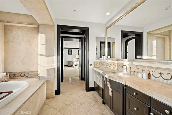 $4,295,000 | 2 Galaxy Isle, Ladera Ranch, CA 92694
