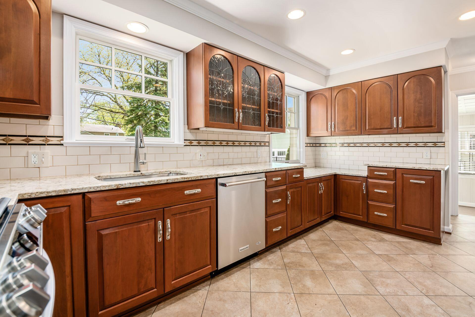 2014 Edgemont Road North Upper Arlington, OH 43212 - Photo 17 of 55 Kitchen