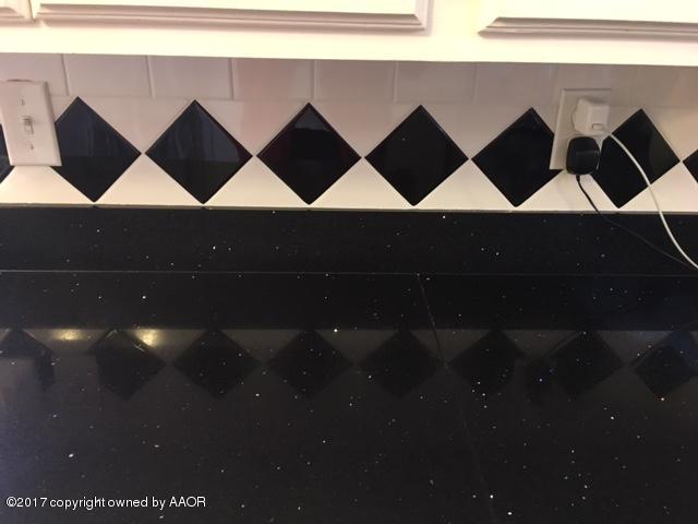 2824 John Drive Amarillo, TX 79110 - Photo 5 of 14 IMG_3518Kbacksplash