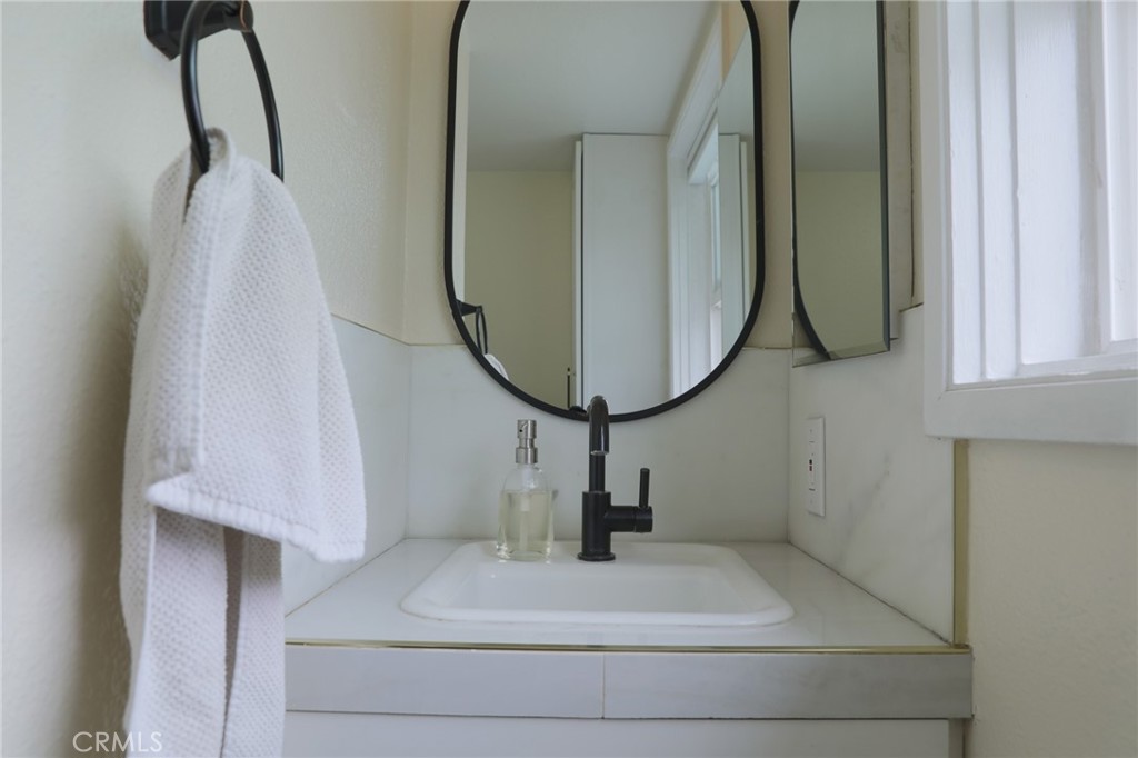 160 Avenida Florencia, Unit B San Clemente, CA 92672 - Photo 28 of 48 a close view of light fixtures and entryway